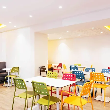 Ibis Styles Paris La Defense 3* Κουρμπεβουά