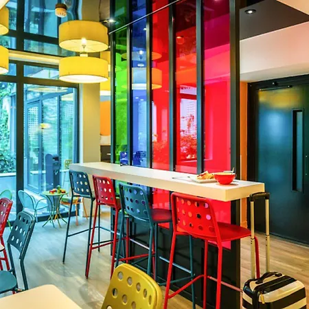 Ibis Styles Paris La Defense 3* Κουρμπεβουά