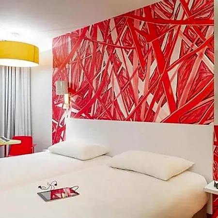 Hotel Ibis Styles Paris La Defense 3*