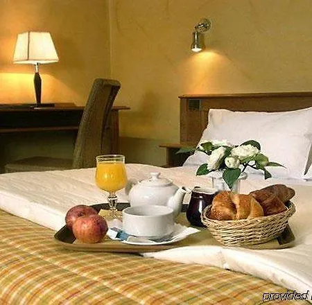 Hotel Ibis Styles Paris La Defense 3*