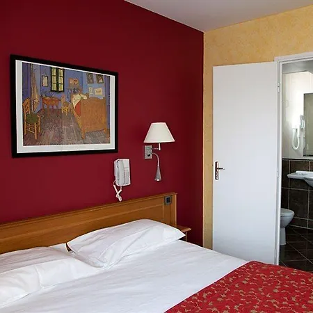 Hotel Ibis Styles Paris La Defense 3*