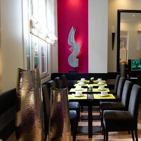 Hotel Ibis Styles Paris La Defense 3*