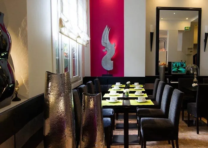 Hotel Ibis Styles Paris La Défense 3*